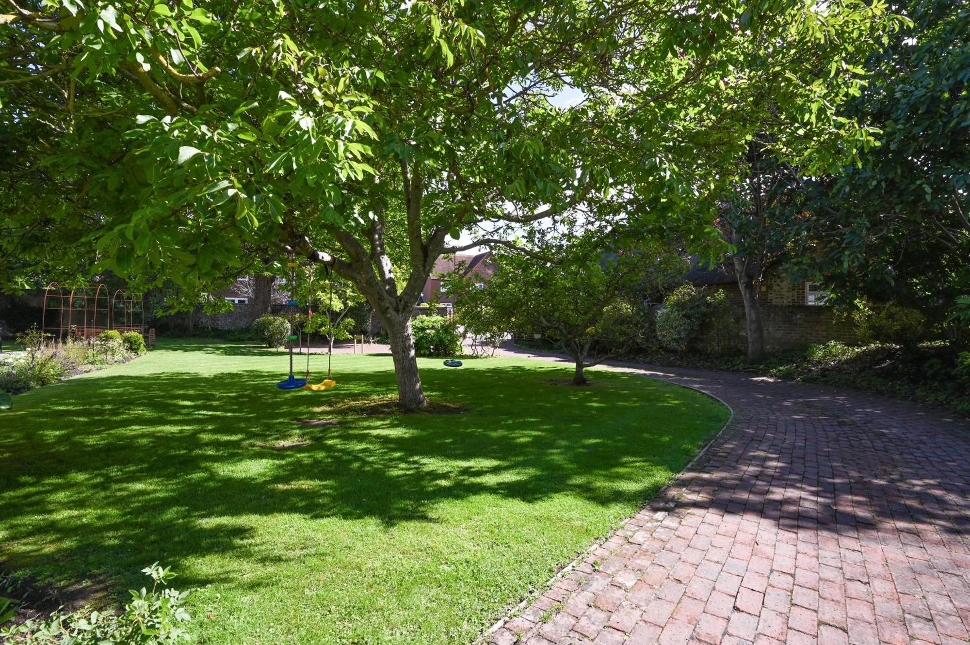 ラスティントン Walnut Tree Houseヴィラ エクステリア 写真