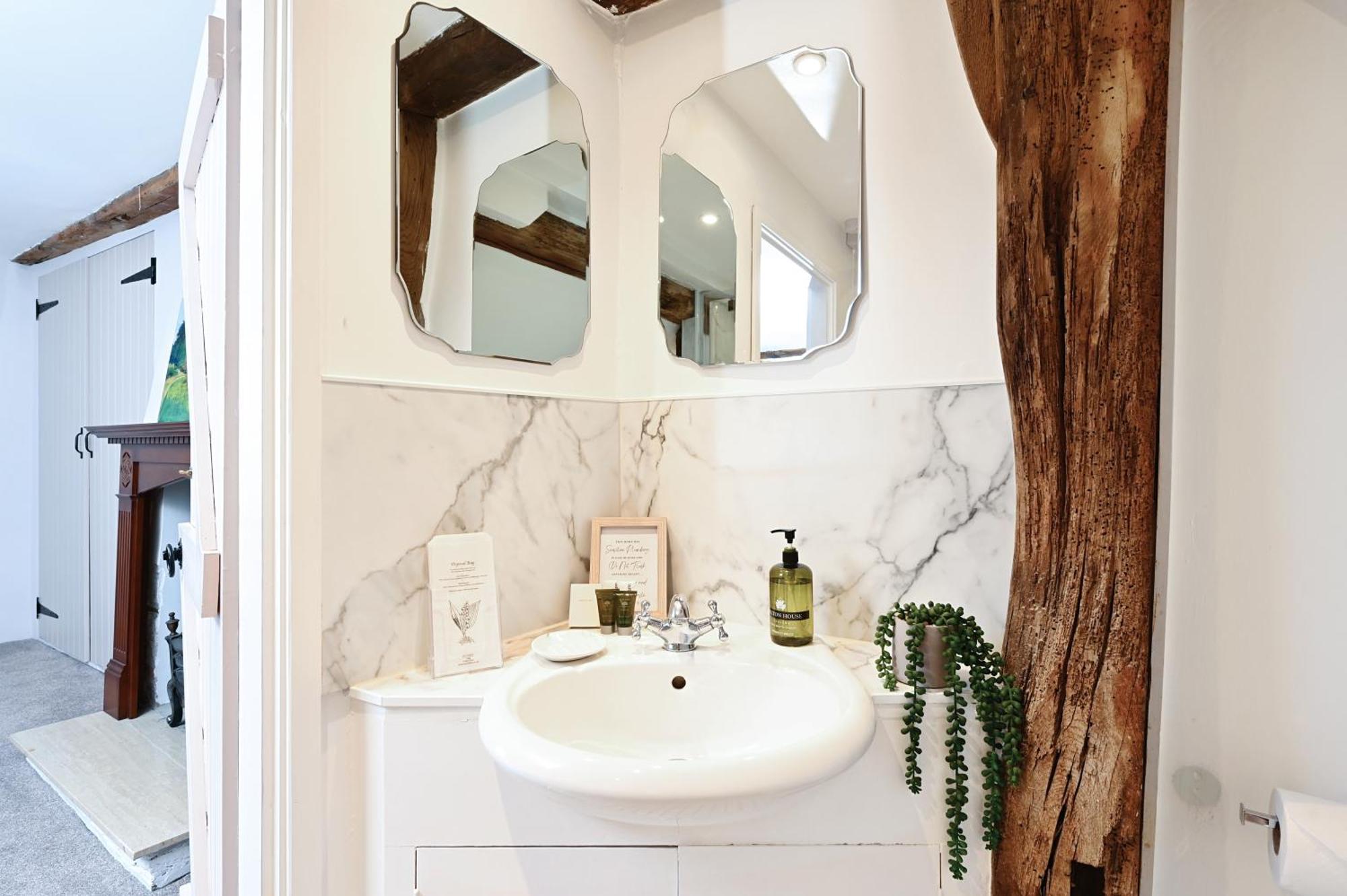ラスティントン Walnut Tree Houseヴィラ エクステリア 写真