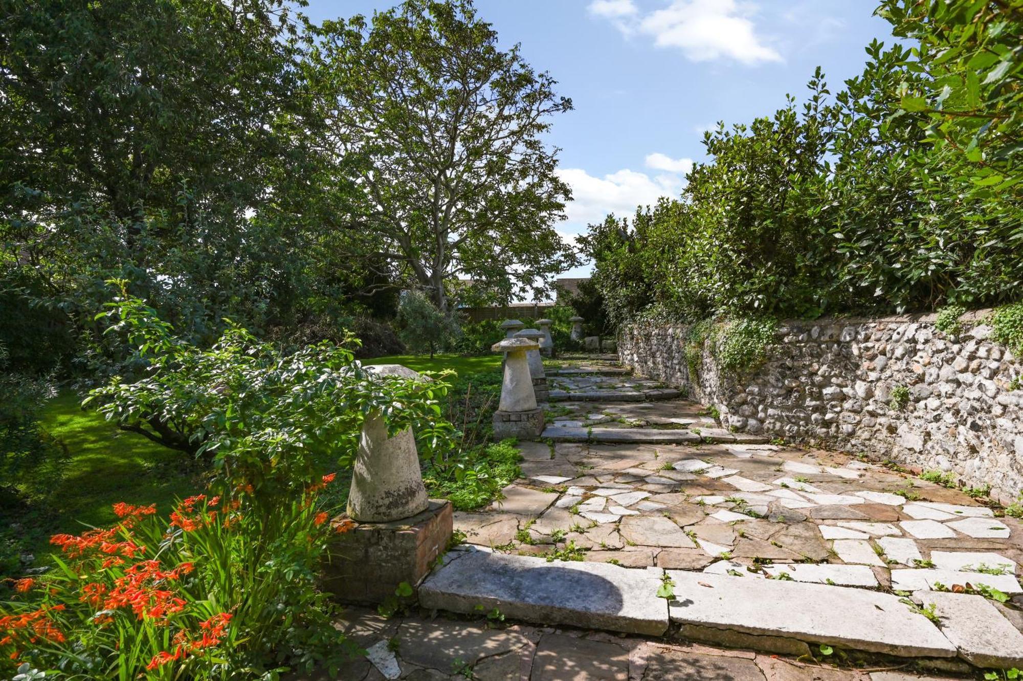 ラスティントン Walnut Tree Houseヴィラ エクステリア 写真