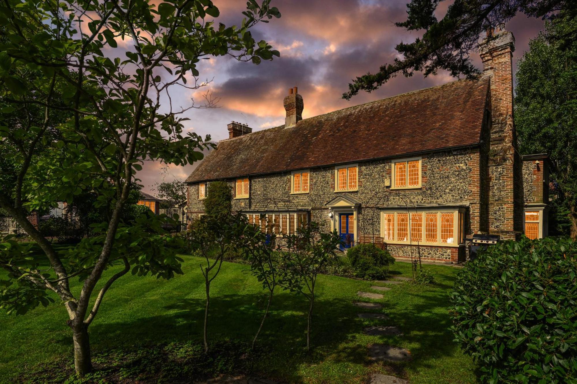 ラスティントン Walnut Tree Houseヴィラ エクステリア 写真